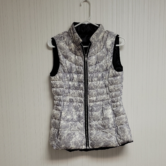 Bernardo Jackets & Blazers - Bernardo Gray/black Reversible Primaloft Puffer Vest 60/40 Down/primaloft